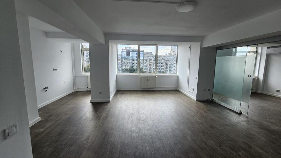 Apartament cu 4 camere decomandat în Decebal