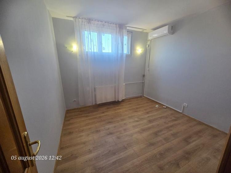 Casă individuală cu 12 camere cu Canalizare în Central