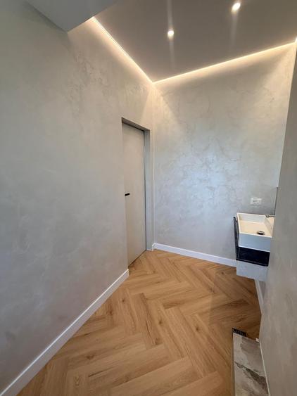 Apartament cu 4 camere în Valea Adâncă