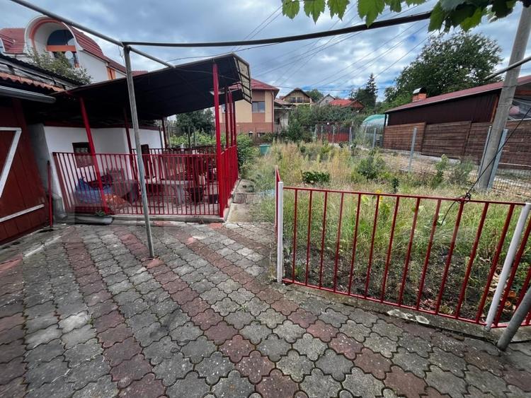 Casă individuală cu 4 camere cu Canalizare în Dâmbul Rotund