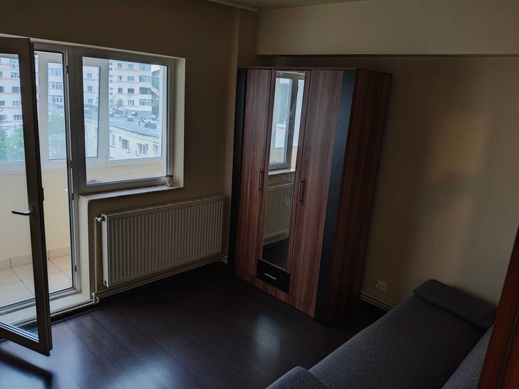 Apartament cu 3 camere decomandat în Prundu