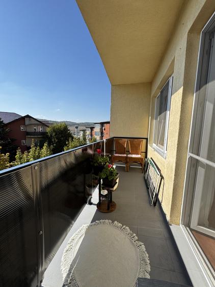 Apartament cu 3 camere semidecomandat, mobilat în Baciu
