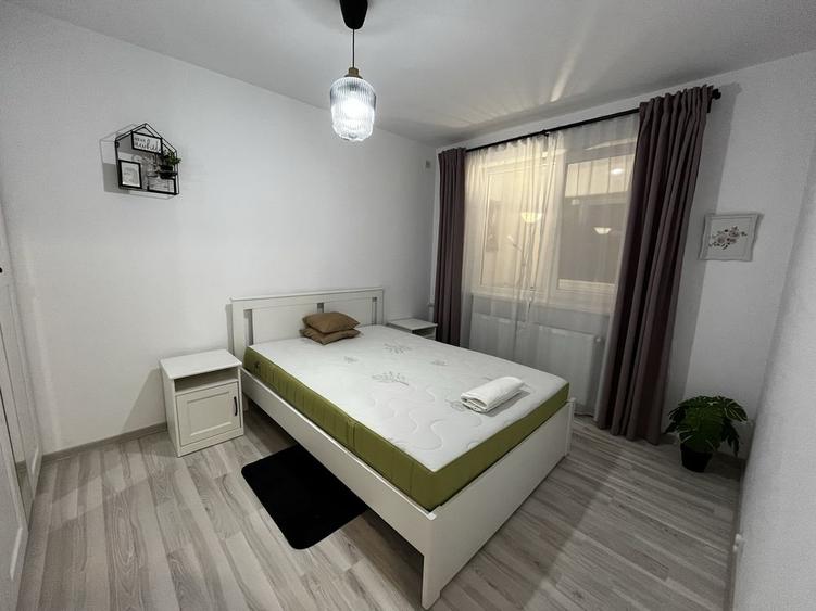 Apartament cu 2 camere semidecomandat în Gorjului