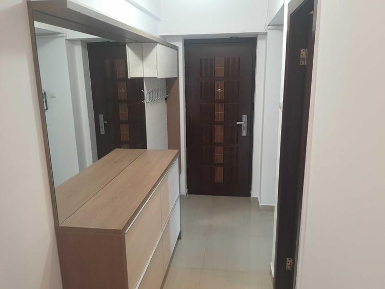 Apartament cu 3 camere decomandat în Exterior Vest