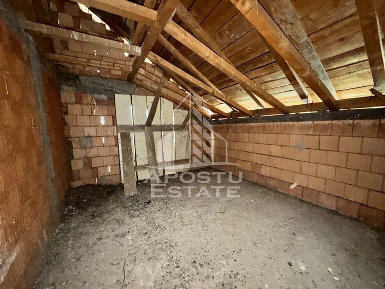 Casă individuală cu 5 camere cu Canalizare în Uliuc