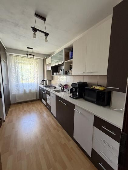 Apartament cu 3 camere decomandat în Bartolomeu