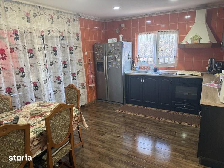 Casă cu 5 camere cu Teren 660 Mp în Jucu