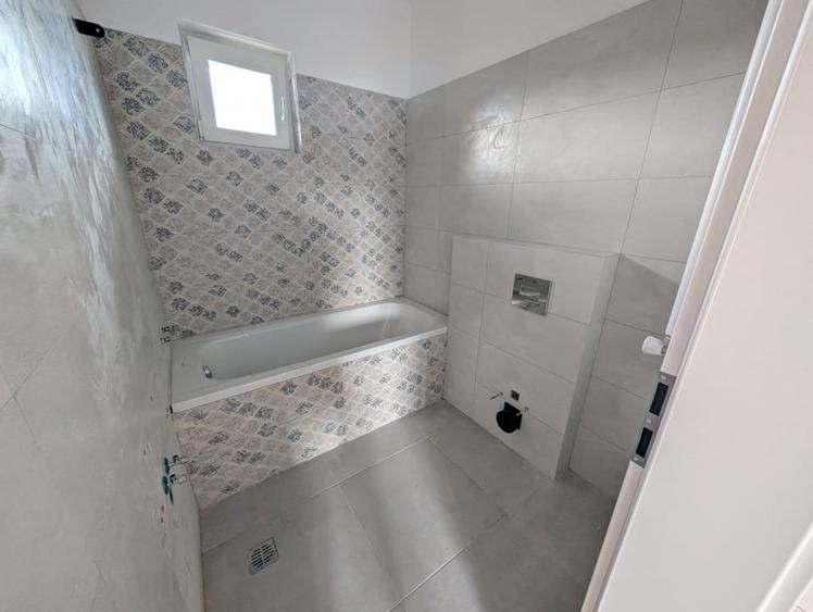 Casă individuală cu 4 camere cu Canalizare în Otopeni