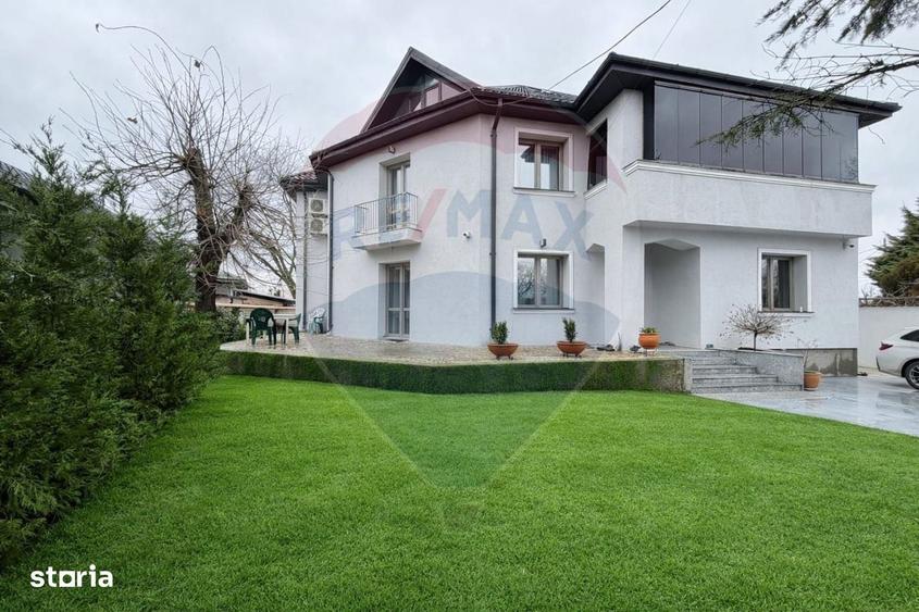 Casă cu 7 camere cu Teren 605 Mp în Snagov