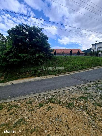 Teren de 1355 mp, în Central