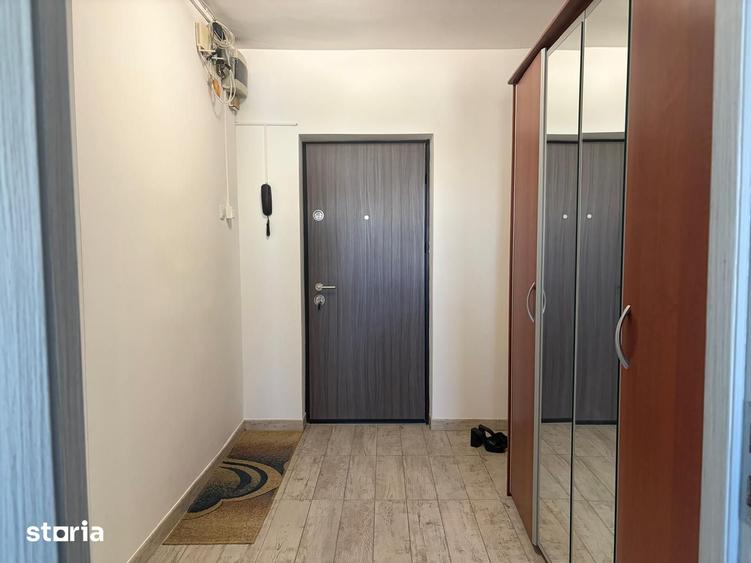 Apartament cu 2 camere decomandat în Titan