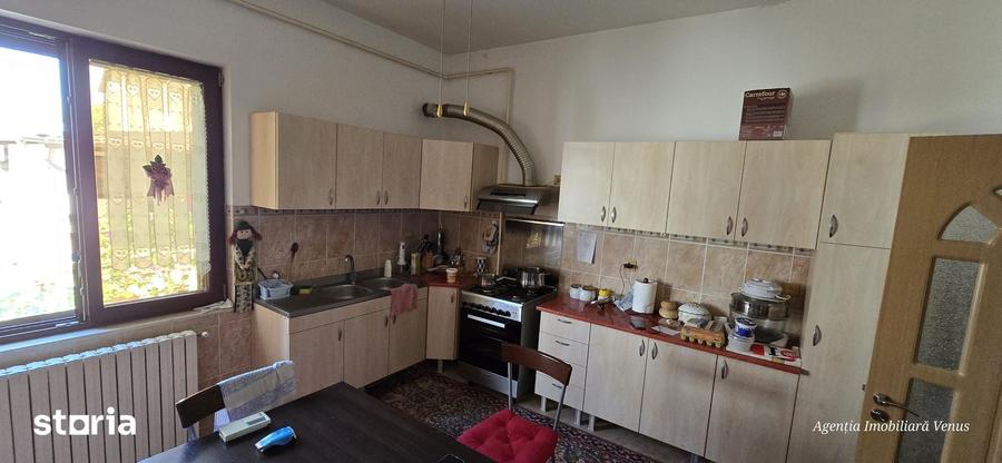 Casă cu 5 camere cu Teren 750 Mp în Mihai Eminescu