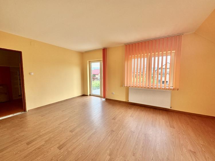 Casă individuală cu 5 camere cu Teren 900 Mp în Florești
