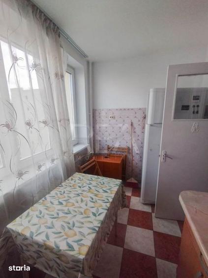 Apartament cu 3 camere semidecomandat, mobilat în Iancului