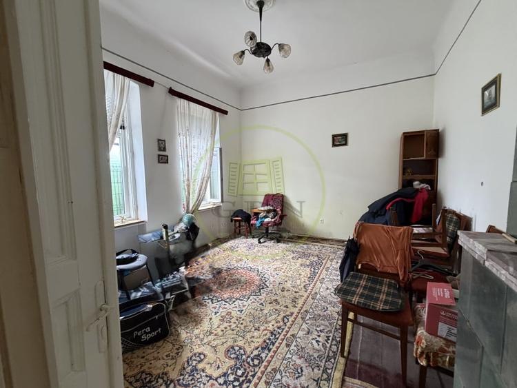 Casă cu 3 camere cu Canalizare în Central