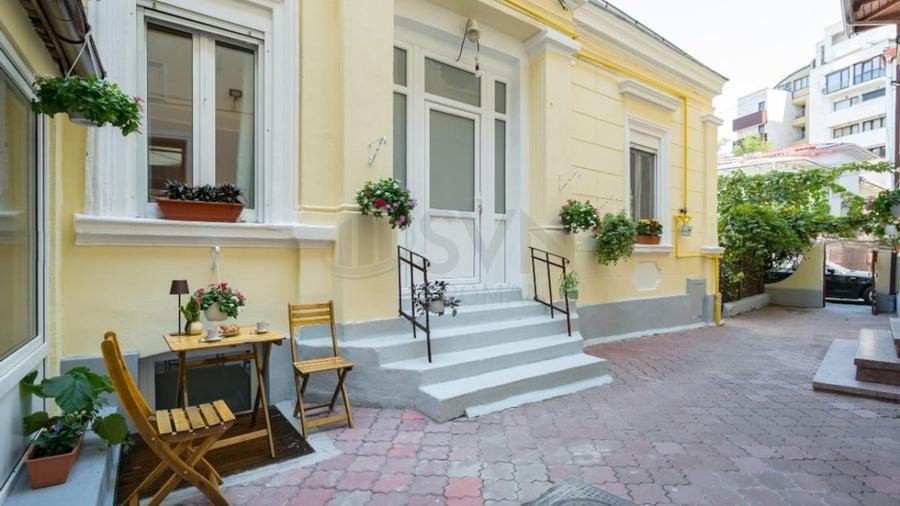 Casă individuală cu 12 camere cu Canalizare în P-ța Romană