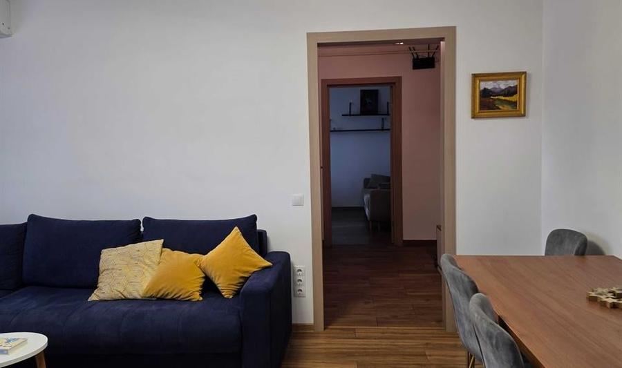 Apartament cu 3 camere semidecomandat în Socola