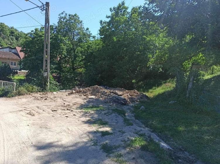Teren de 1243 mp, în Dubova