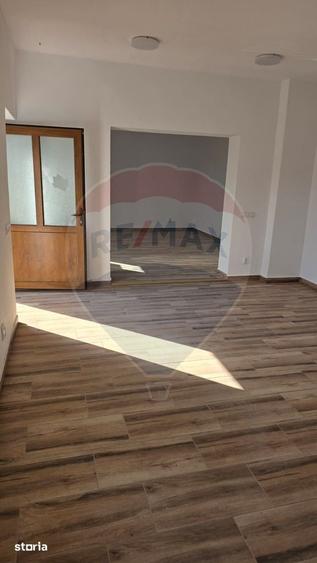 Casă cu 2 camere cu Teren 226 Mp în Laslea