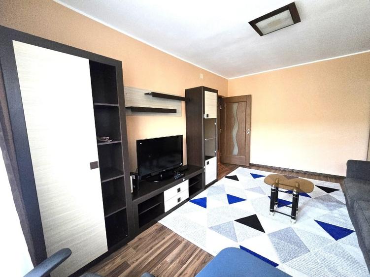 Apartament cu 2 camere decomandat, mobilat în Central
