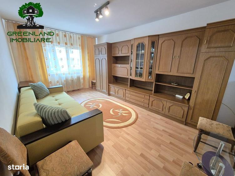 Apartament cu 3 camere decomandat în Podul de Fier
