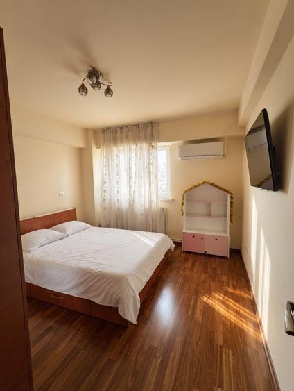 Apartament cu 4 camere decomandat în Central