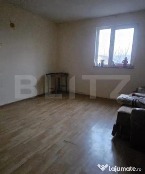 Casă cu 5 camere cu Teren 700 Mp în Grajduri