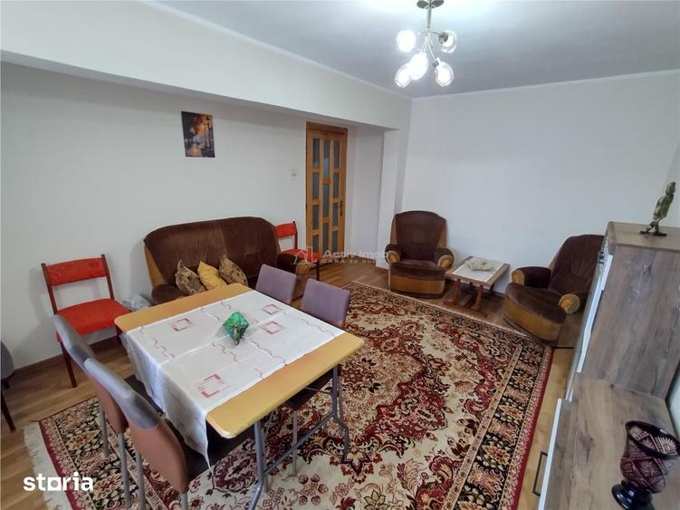 Apartament cu 4 camere decomandat în Central