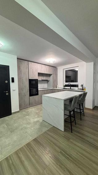 Apartament cu 3 camere decomandat, mobilat în Tractorul