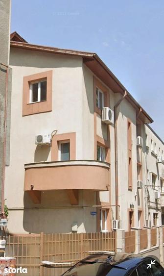 Casă cu 8 camere cu Teren 200 Mp în Centrul Civic