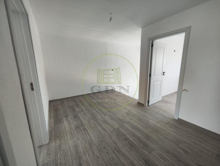 Casă individuală cu 5 camere cu Canalizare în Bariera Vâlcii
