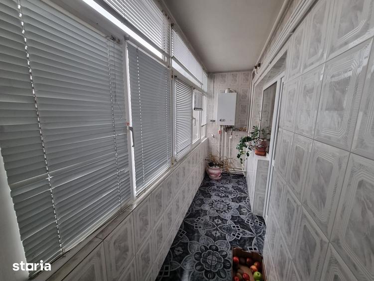 Apartament cu 4 camere decomandat în Delfinariu