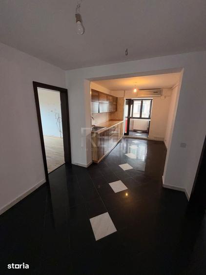 Apartament cu 4 camere semidecomandat în Crângași