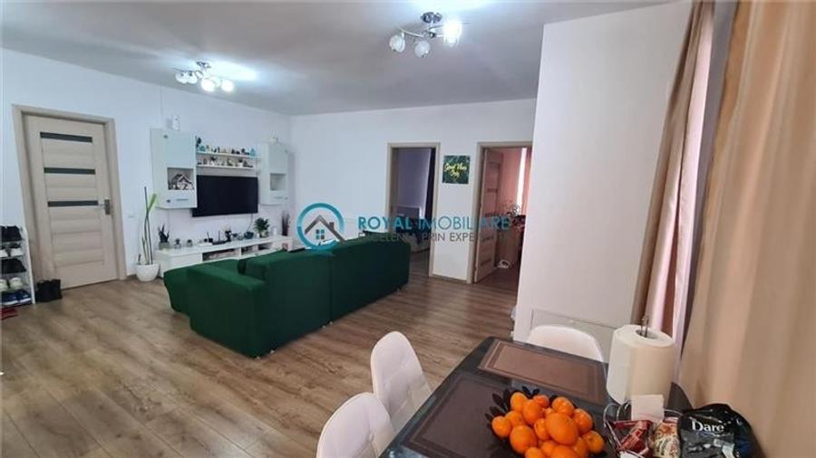 Apartament cu 3 camere decomandat, mobilat în Traian