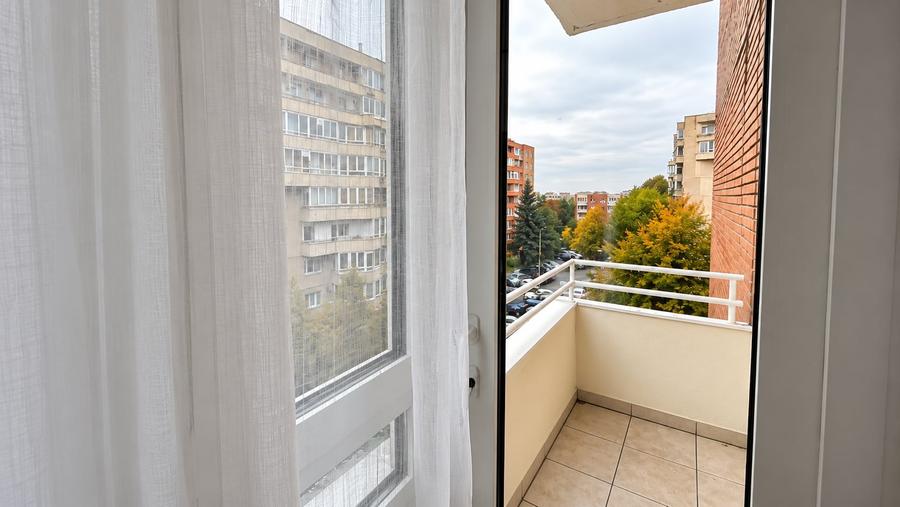 Apartament cu 3 camere decomandat, mobilat în Județean