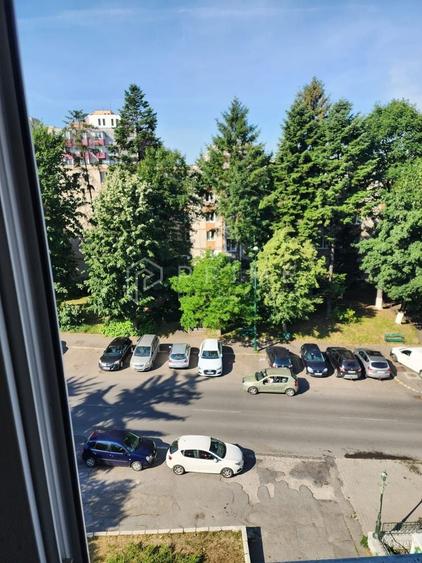 Apartament cu 4 camere decomandat în Dâmbu Pietros