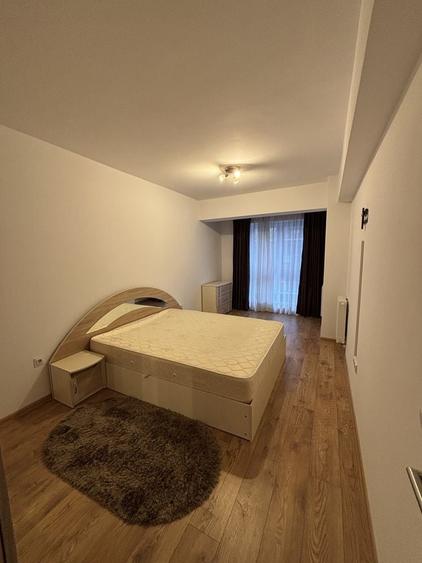Apartament cu 2 camere decomandat în Tractorul