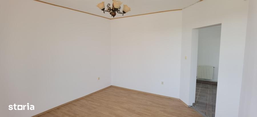 Casă cu 5 camere cu Teren 1438 Mp în Chiscani