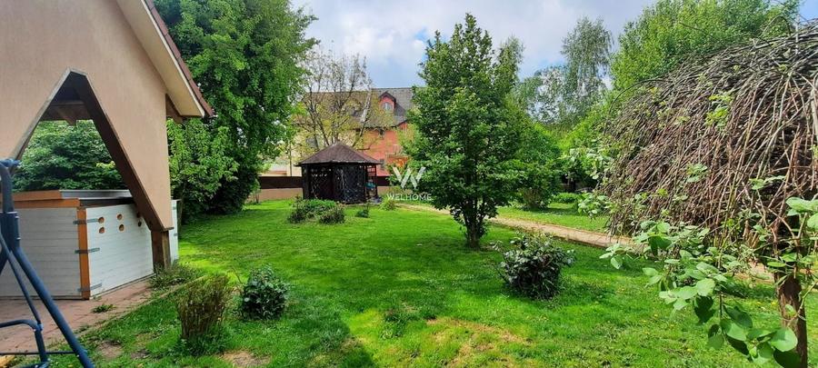 Casă individuală cu 8 camere cu Canalizare în Trei Stejari