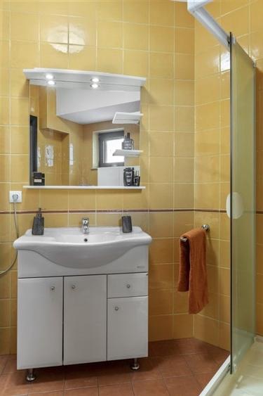 Apartament cu 3 camere semidecomandat în Arcul de Triumf