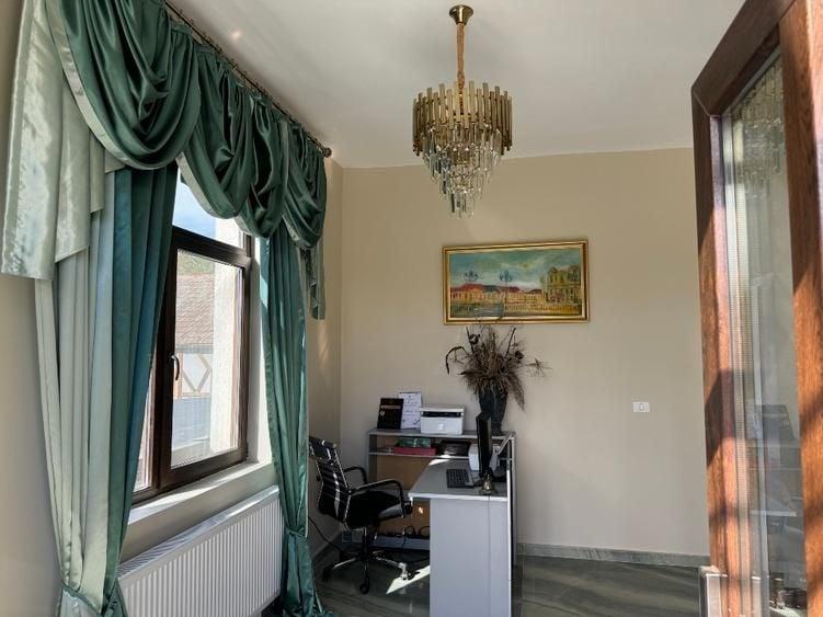 Casă individuală cu 4 camere cu Canalizare în Lipovei