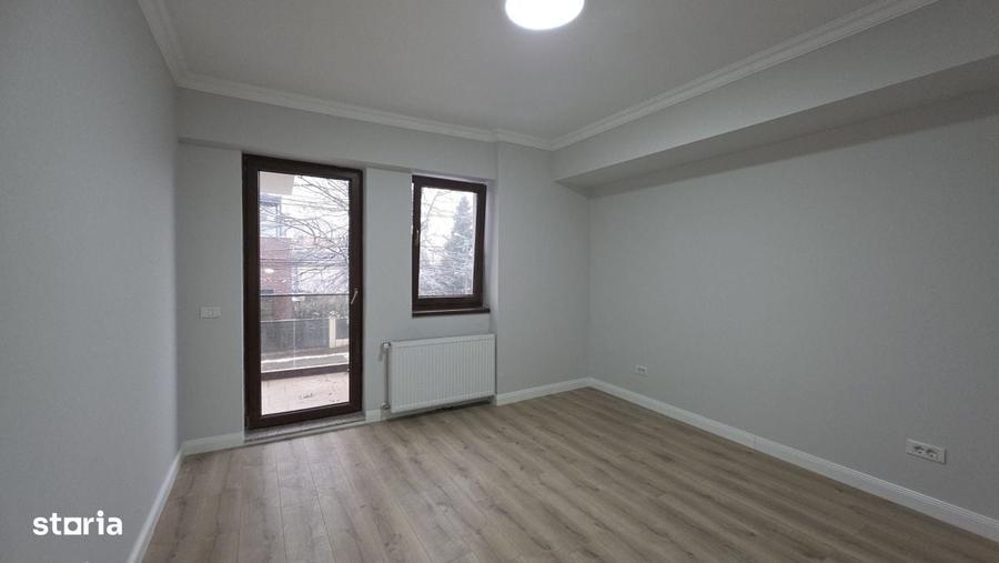 Apartament cu 3 camere semidecomandat în Dămăroaia