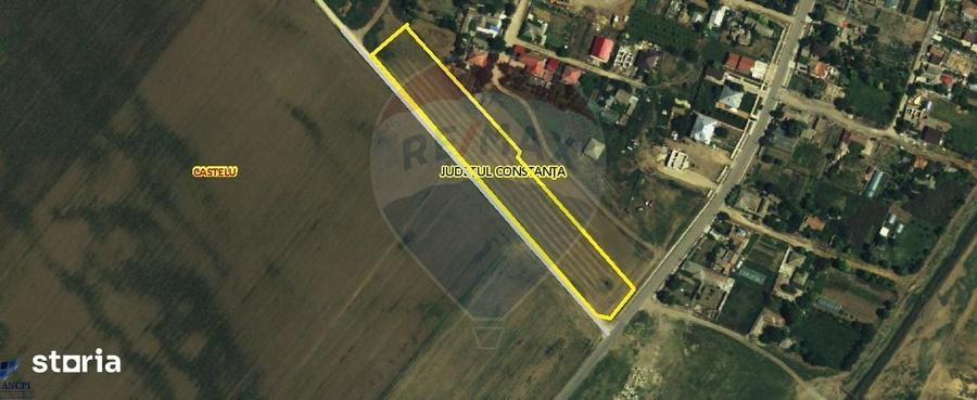 Teren de 8000 mp, în Castelu