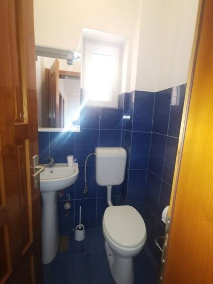 Casă individuală cu 9 camere cu Canalizare în Blașcovici