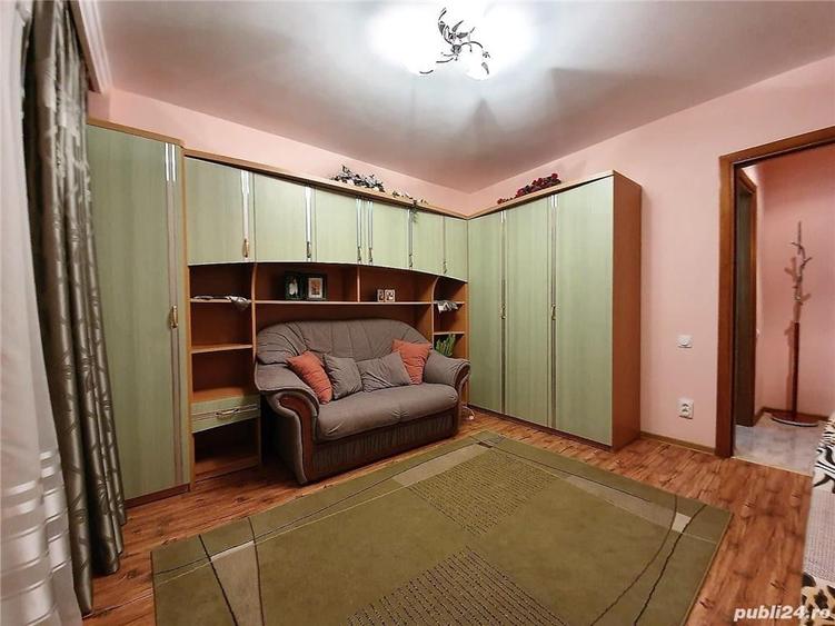 Apartament cu 3 camere decomandat în Est