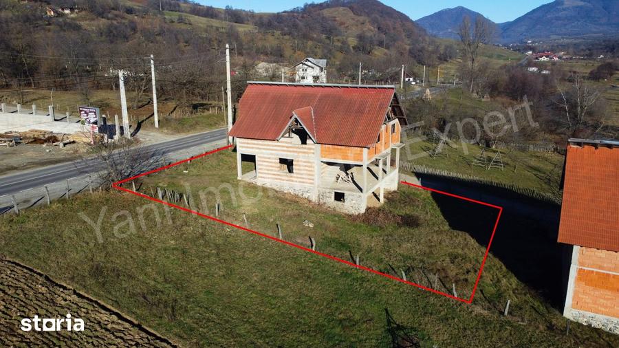 Casă cu 6 camere cu Teren 588 Mp în Corbeni
