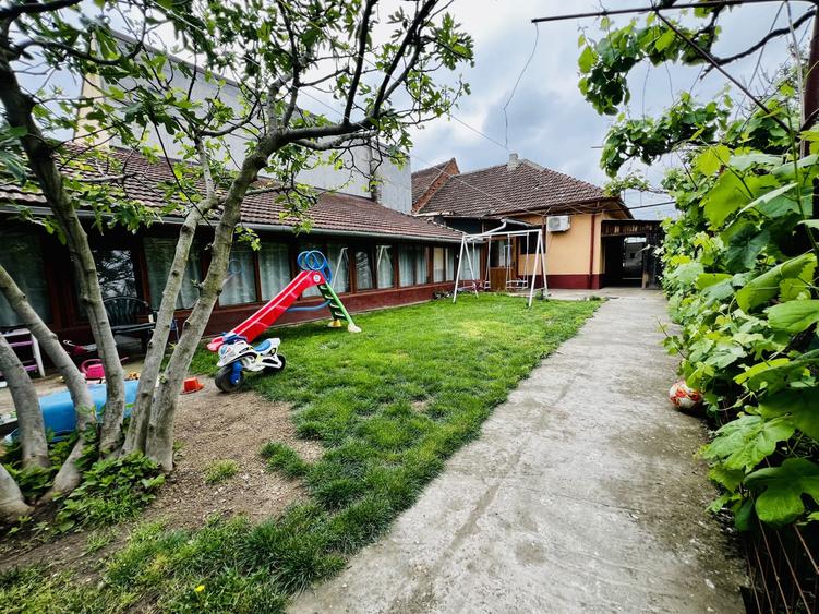 Casă individuală cu 5 camere cu Canalizare în Mehala