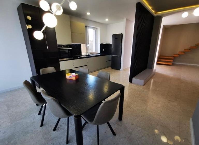 Casă individuală cu 4 camere cu Teren 360 Mp în Bucium