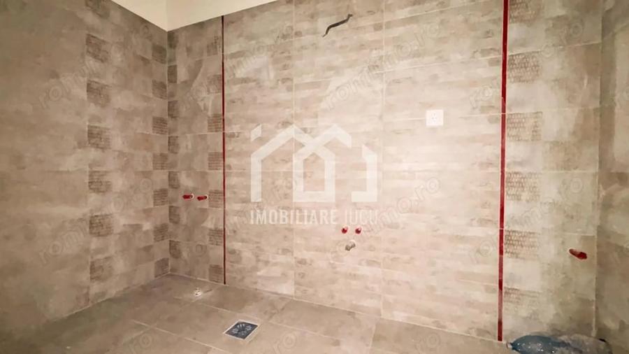 Apartament cu 3 camere semidecomandat în Jucu