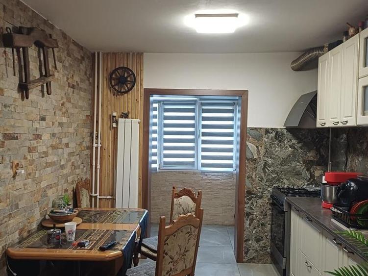 Apartament cu 2 camere decomandat în Rovine